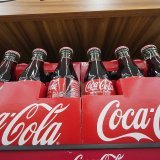 D'avril à fin juin, le chiffre d'affaires de Coca-Cola a grimpé de 6% à 12 milliards de dollars (10,4 milliards de francs). Le groupe américain a également révisé à la hausse ses prévisions pour l'année. (archives)